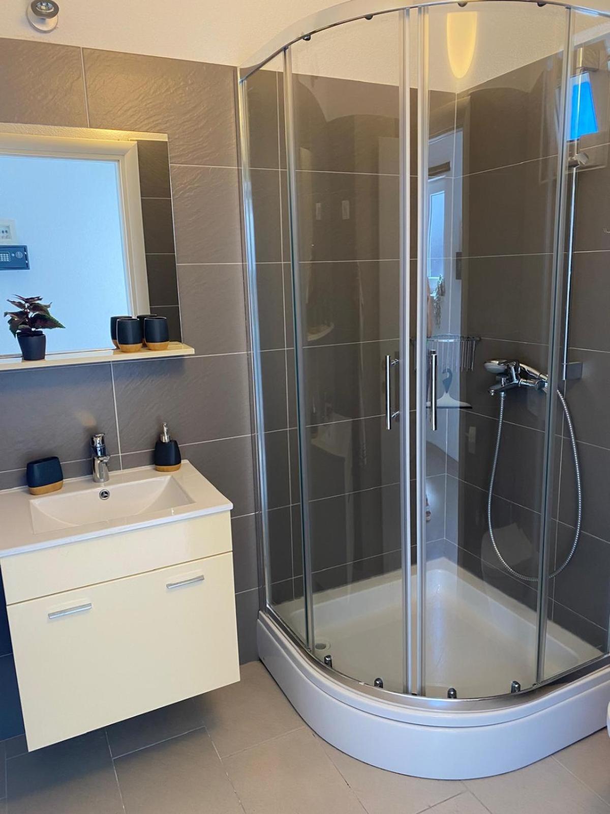 Villa Pina Tisno Apartment Zonsa 2 Pers Eksteriør bilde